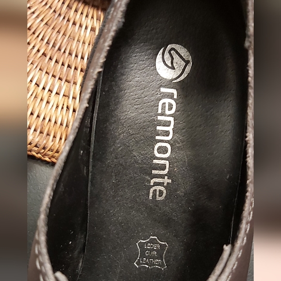 Remonte leather wingtip heeled brogues - Picture 8 of 8